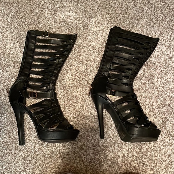 elegant footwear Shoes - strappy, sexy black boots, size 7